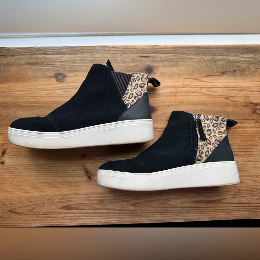 TOMS Women's Black JAMIE Leopard Suede Wedge Side Zip Ankle Booties 9.5 Chuka - Picture 2 of 8